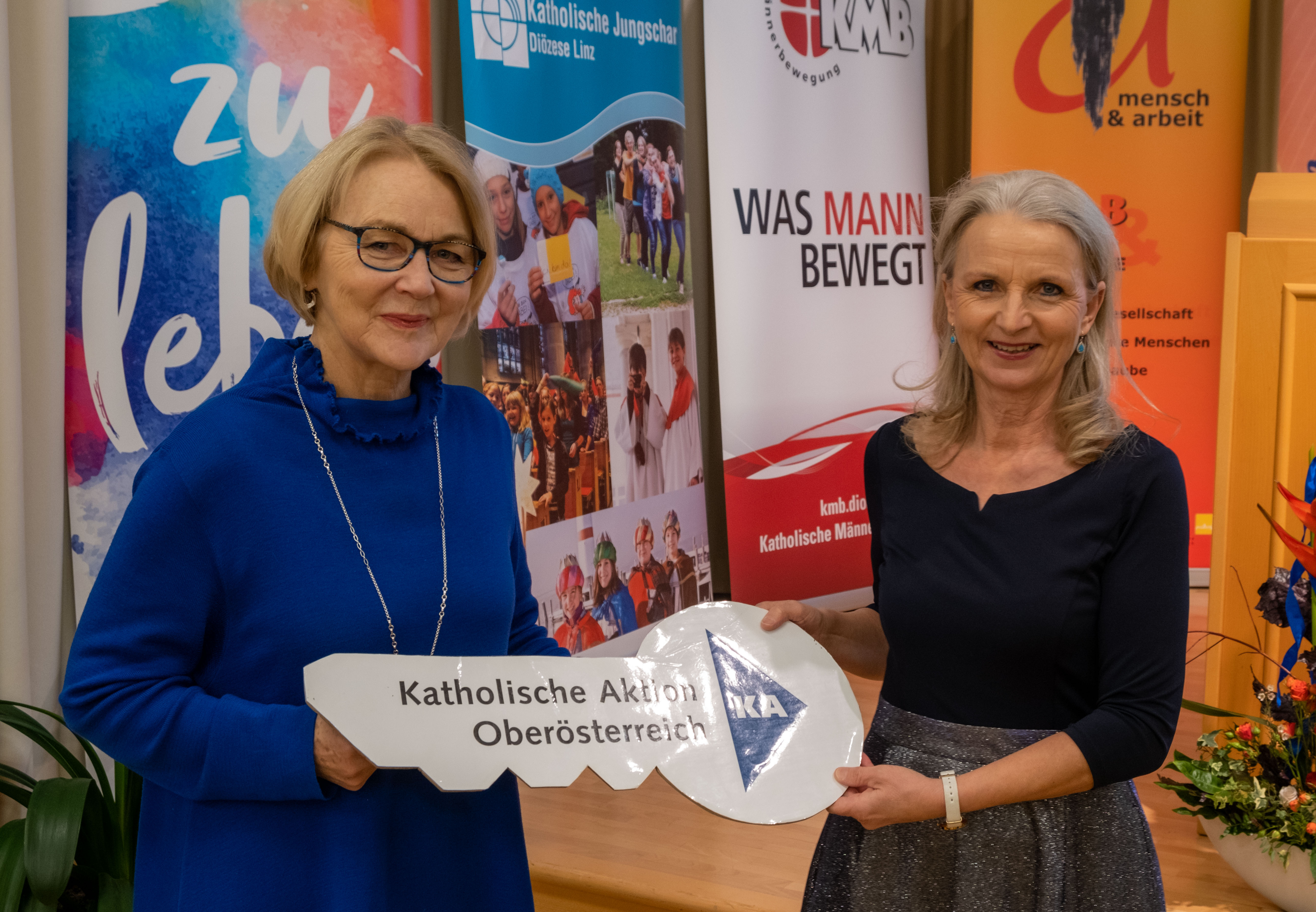Maria Hasibeder (l.) übergab das Amt der Präsidentin an Gabriele Hofer-Stelzhammer.