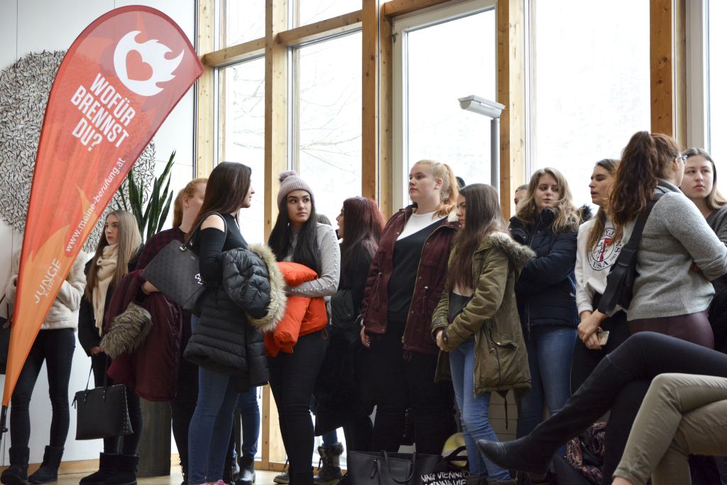 Theo-Forum 2019 / Junge Kirche/Corinna Peter Jugenliche aus ganz Vorarlberg informierten sich ?ber Berufung und Berufe in der Kirche.
