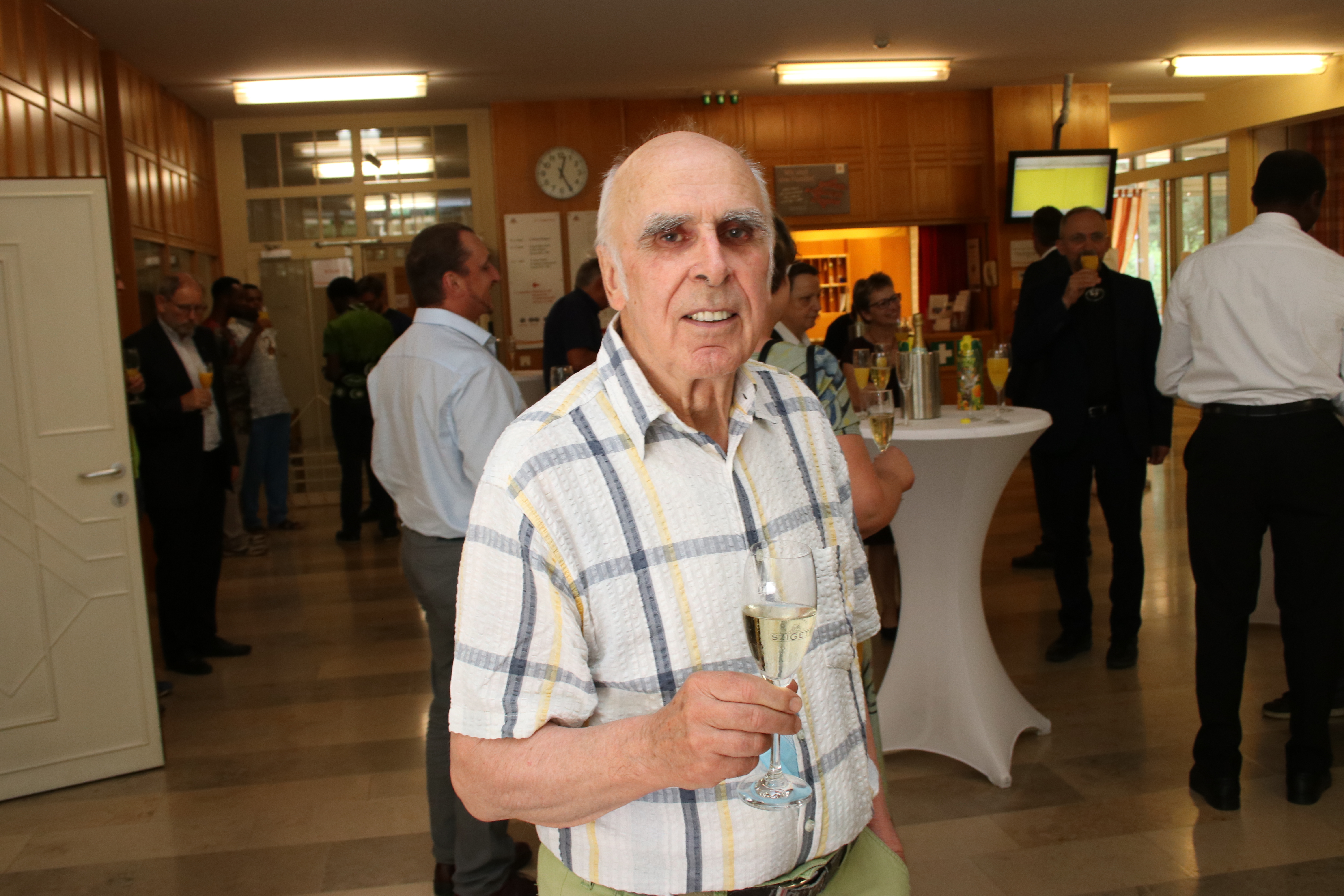 wie Don Bosco immer and er Seite der sozial schwachen jungen Menschen