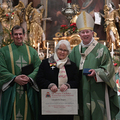 Pfarrer Franz Lusak, Ordensträgerin Elisabeth Hager, Erzbischof Franz Lackner (v. l.)