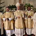 : Ein Tag der Freude für die Diakone Michal Klučka (2.v.l.) und Bonaventure Ughonu (2.v.r.) und ihr Ausbildungsbegleiter P. Johannes Haas SDB (1.v.l.), Weihbischof Stephan Turnovszky (Mitte) sowie Provinzial Pater Siegfried M. Kettner SDB (1.v.r.).